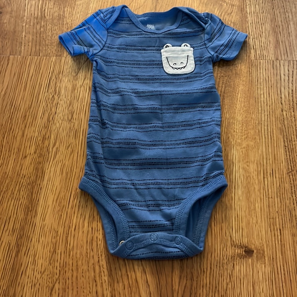 10/$10 Carter’s Blue Pocket Bodysuit 9m